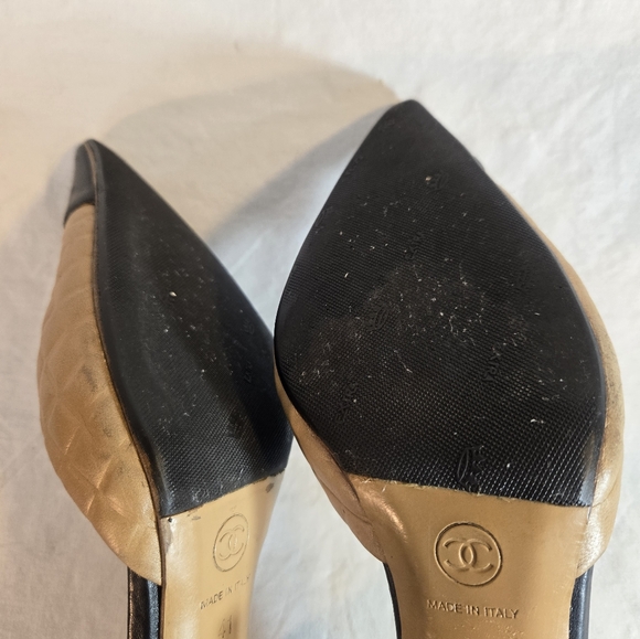 Chanel Women's Size 41 Two Tone D'Orsay Pump with Chain Strap Quilted Heels - Picture 12 of 13